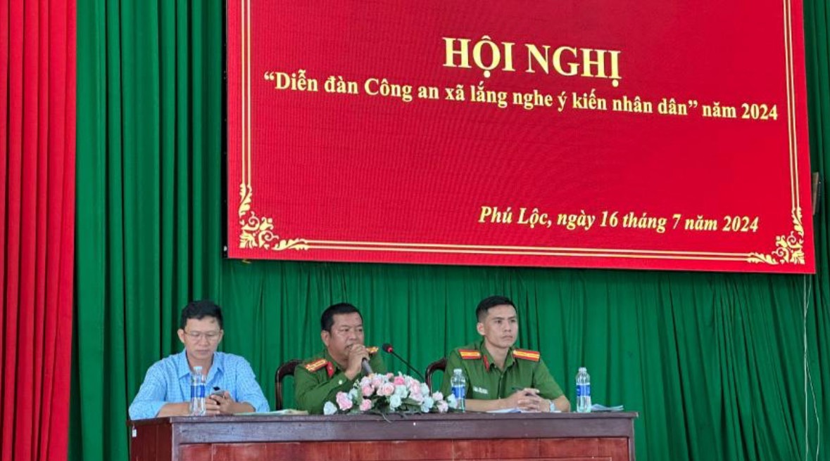 Xã Phú Lộc tổ chức ra mắt lực lượng tham gia bảo vệ an ninh trật tự và "Diễn đàn Công an xã lắng nghe ý kiến nhân dân" năm 2024