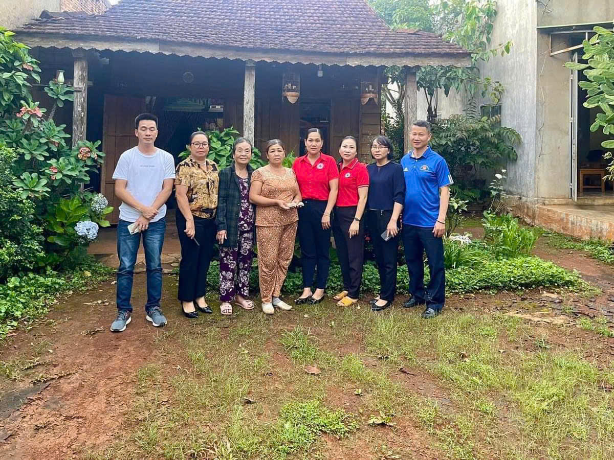 HỘI CHỮ THẬP ĐỎ XÃ PHÚ LỘC, THẮP ÁNH LỬA HỒNG CHO NGƯỜI NGHÈO, KHÓ KHĂN, YẾU THẾ TRÊN ĐỊA BÀN XÃ.