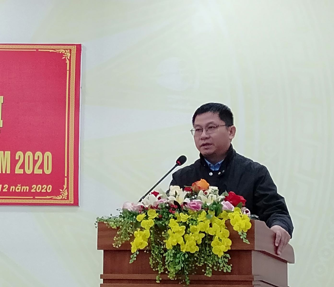 Đ/C Trần Trung Hiển TUV,Bí thư huyện ủy Krông Năng phát biểu tại hội nghị.