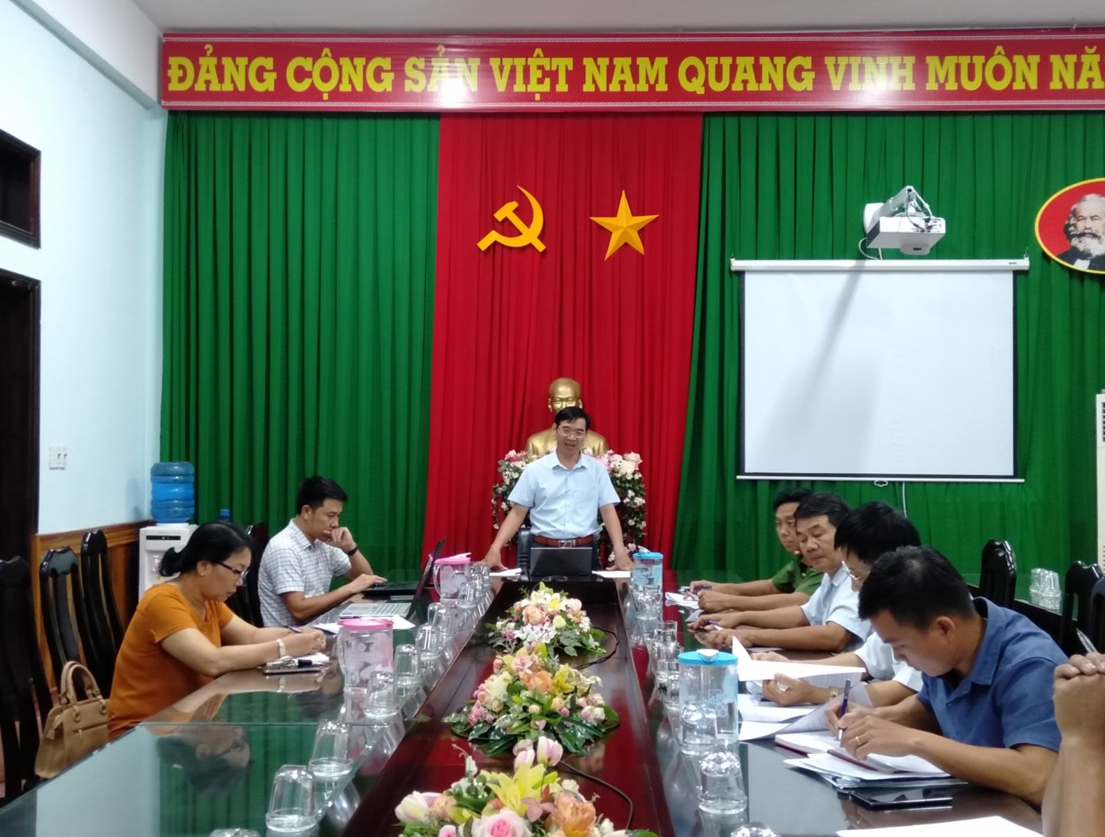 UBND huyện Krông Năng họp giải quyết tình trạng hoạt động trái phép lò than trên địa bàn thị trấn Krông Năng